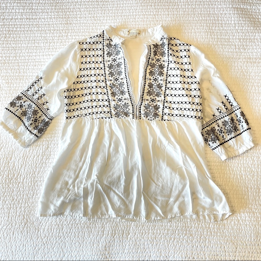 Embroidered 3/4 sleeve top